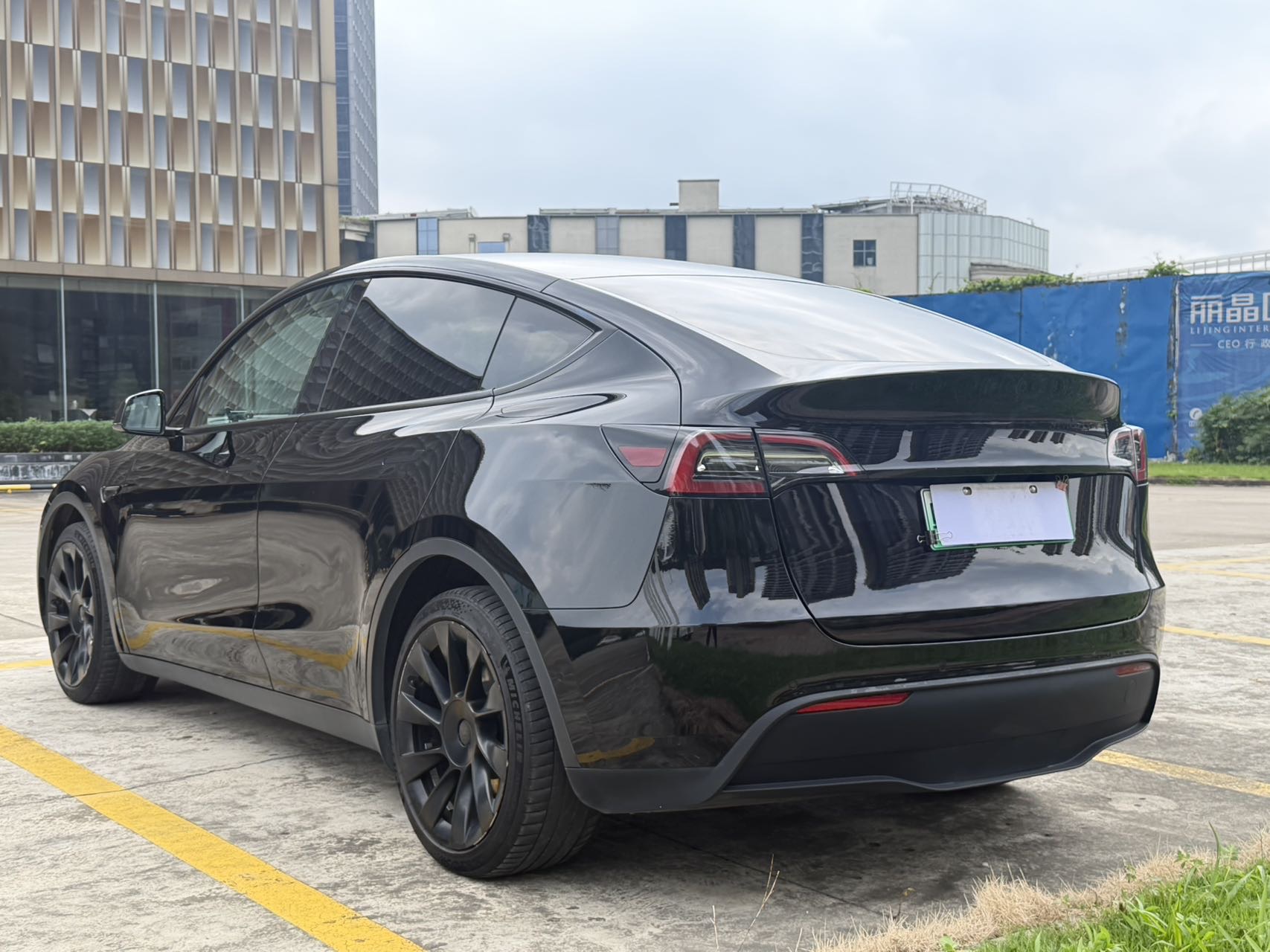Tesla Model Y 2021 #9 Tesla Model Y 2021 car image #9