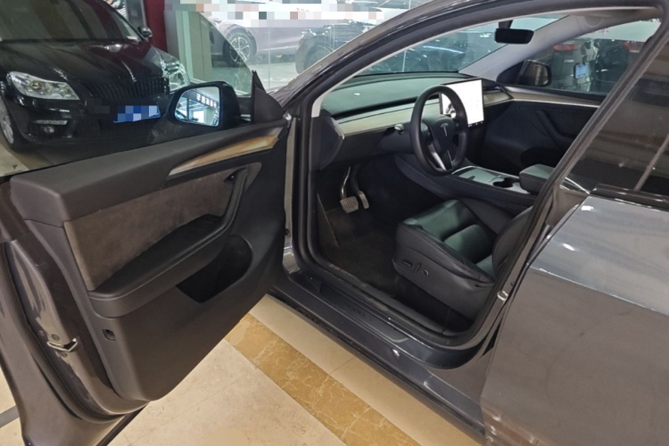 Tesla Model Y 2022 #16 Tesla Model Y 2022 car image #16