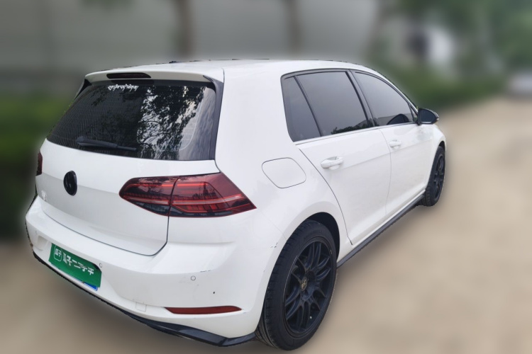 Volkswagen Golf 2020 car image #5