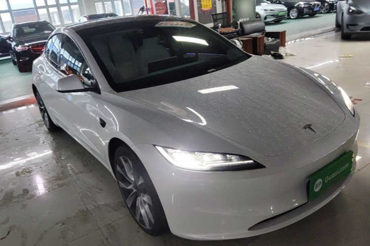 Tesla Model 3 2025 car image #4