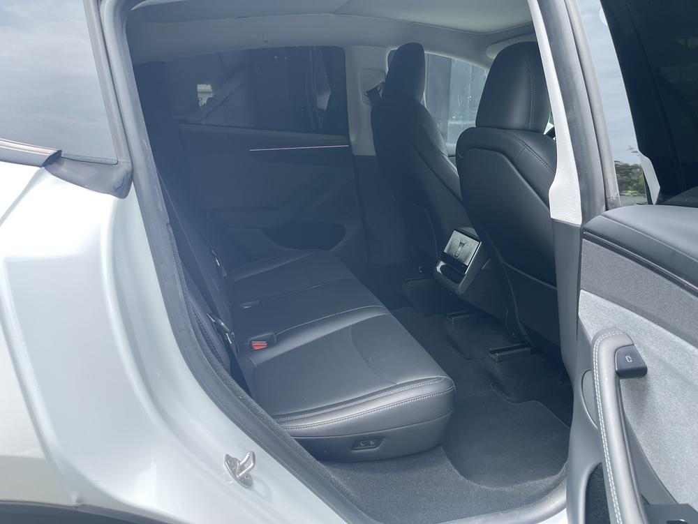 Tesla Model Y 2025 #14 Tesla Model Y 2025 car image #14