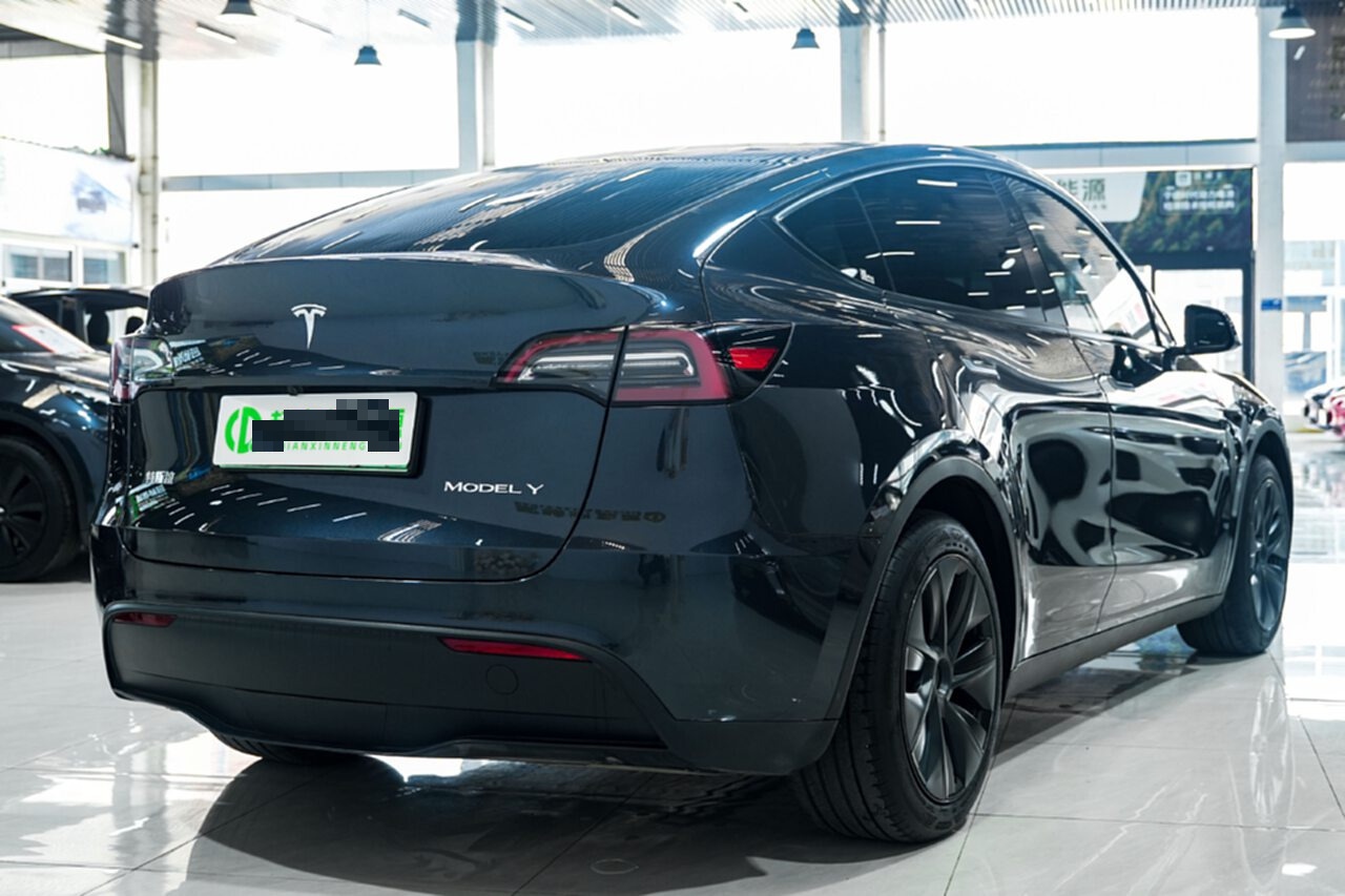 Tesla Model Y 2024 #4 Tesla Model Y 2024 car image #4