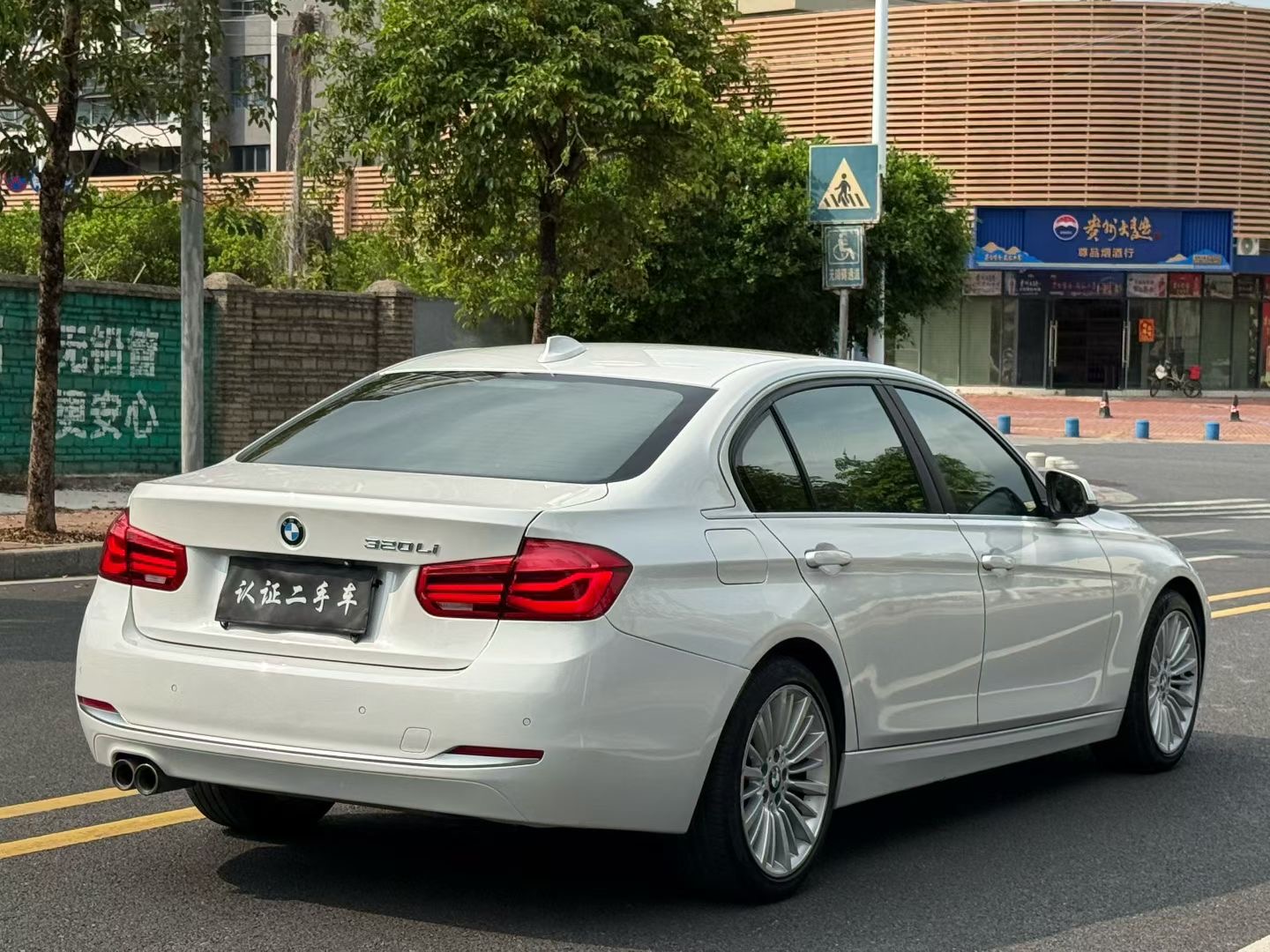 BMW 3 Series 2018 #4 BMW 3 Series 2018 car image #4