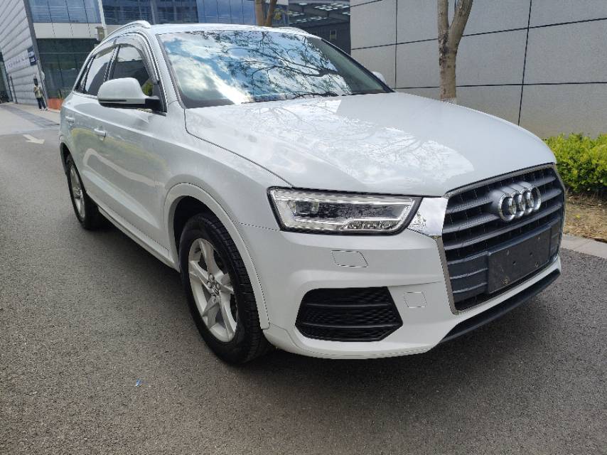 Audi Q3 2019 car image #3
