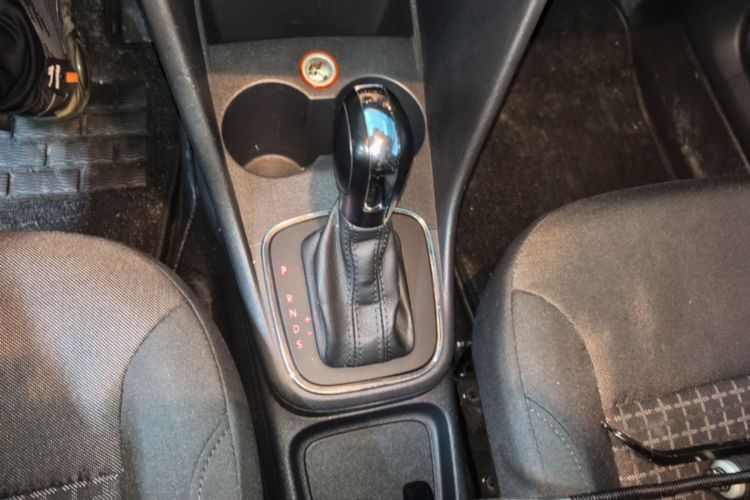 Volkswagen Polo 2015 car image #14