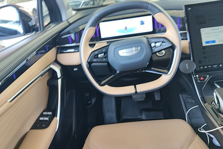 GEELY Boyue L 2023 car image #11