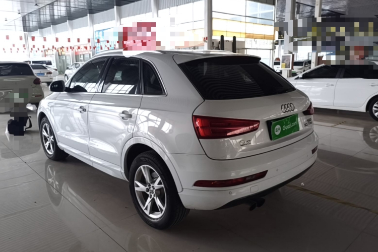 Audi Q3 2018 car image #5