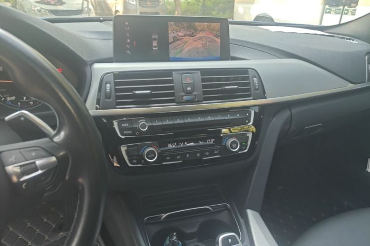 BMW 3 Series 2019 car image #13