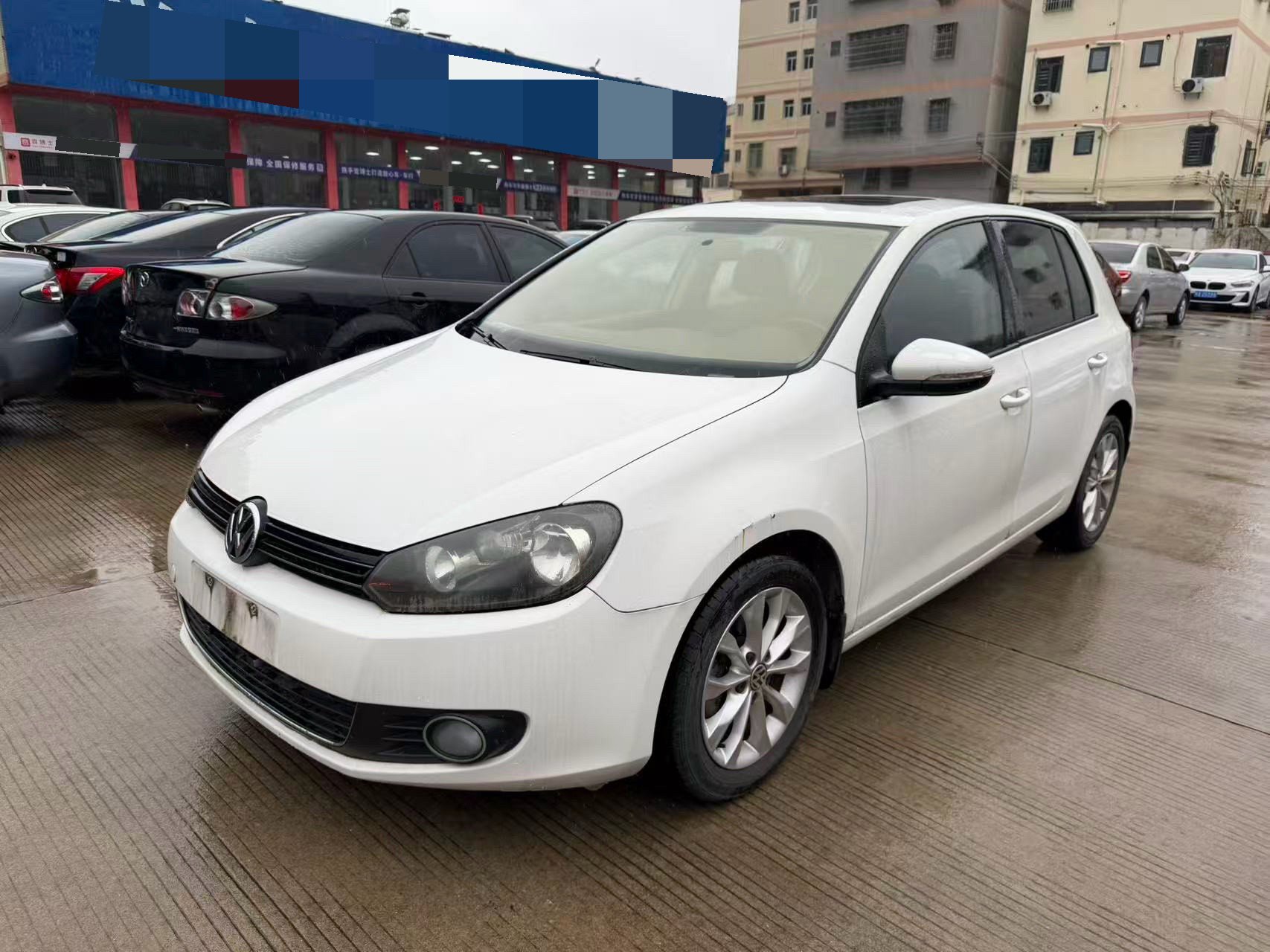 Volkswagen Golf 2012 car image 