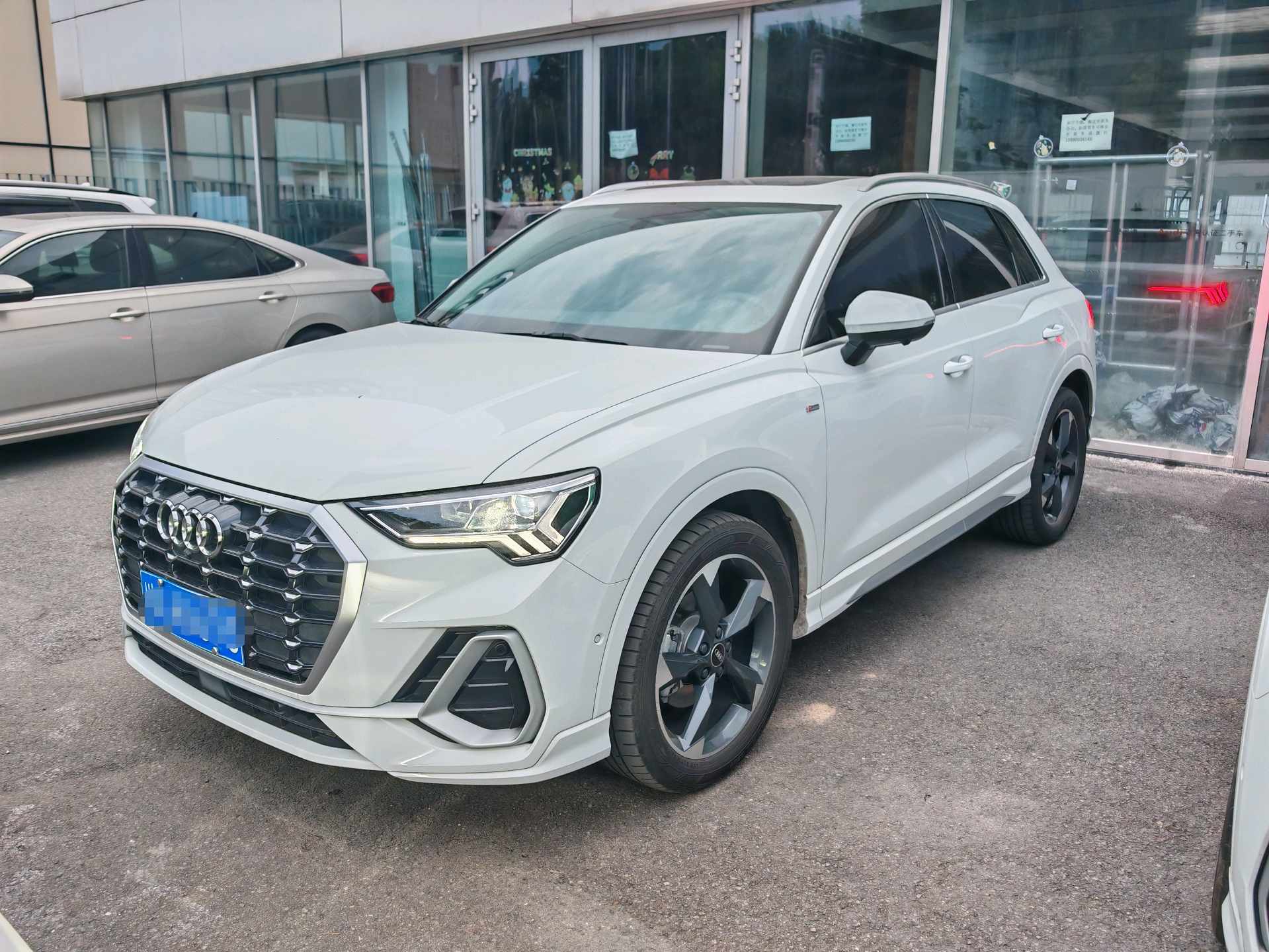 Audi Q3 2023 car image 