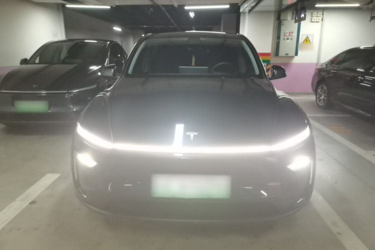 Tesla Model Y 2025 #3 Tesla Model Y 2025 immagine di auto #3
