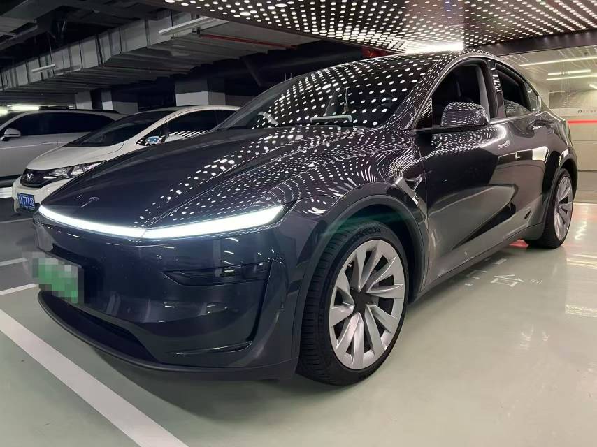 Tesla Model Y 2025 car image #3