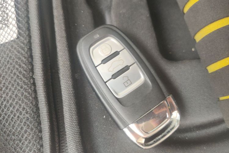 Audi Q3 2016 car image #10