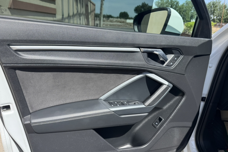 Audi Q3 2024 car image #21