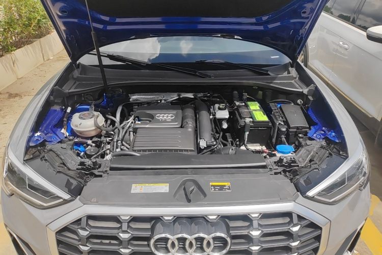 Audi Q3 2020 car image #20