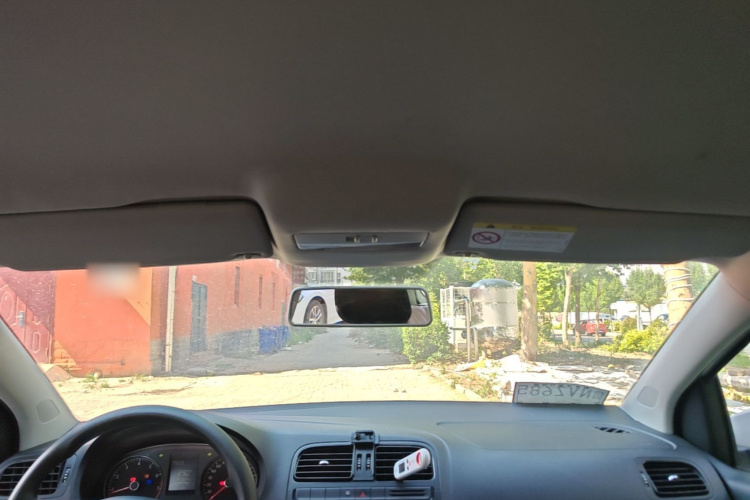 Volkswagen Polo 2016 car image #18
