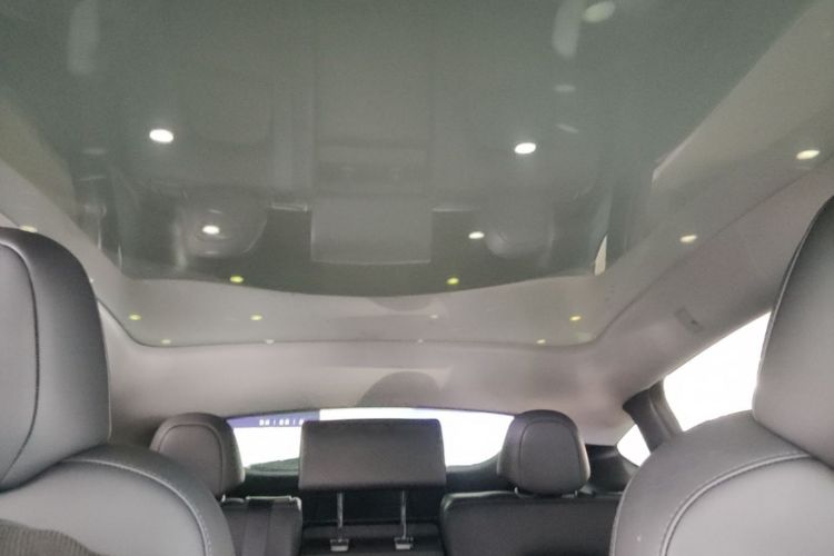 Tesla Model Y 2023 car image #18