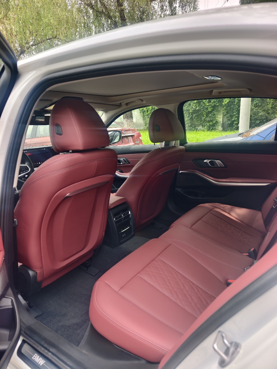 BMW i3 2026 car image #8