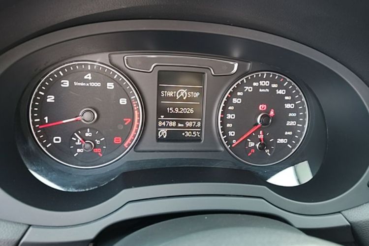 Audi Q3 2017 car image #12