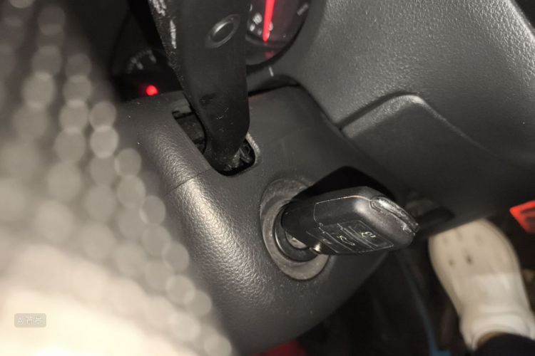 Volkswagen Polo 2015 car image #10