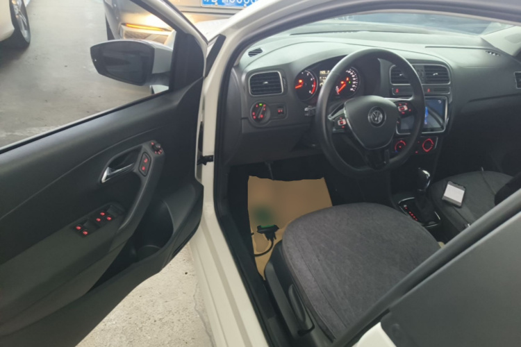 Volkswagen Polo 2018 car image #16