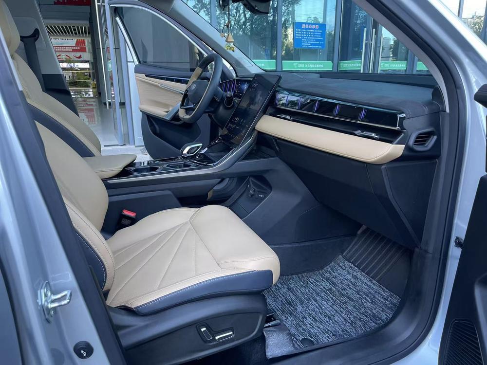 GEELY Boyue L 2024 car image #8