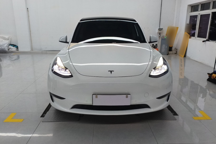 Tesla Model Y 2023 car image #3