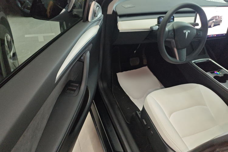 Tesla Model Y 2023 #12 Tesla Model Y 2023 car image #12