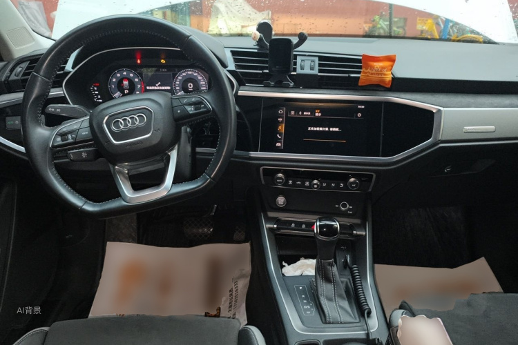 Audi Q3 2019 car image #11