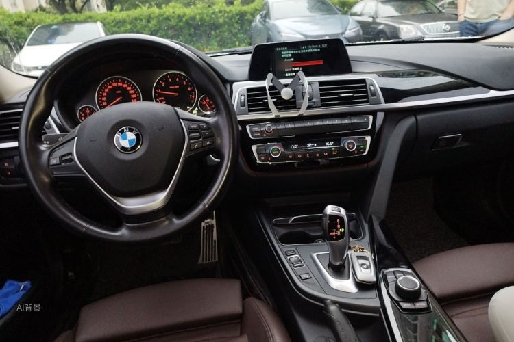 BMW 3 Series 2018 car image #11