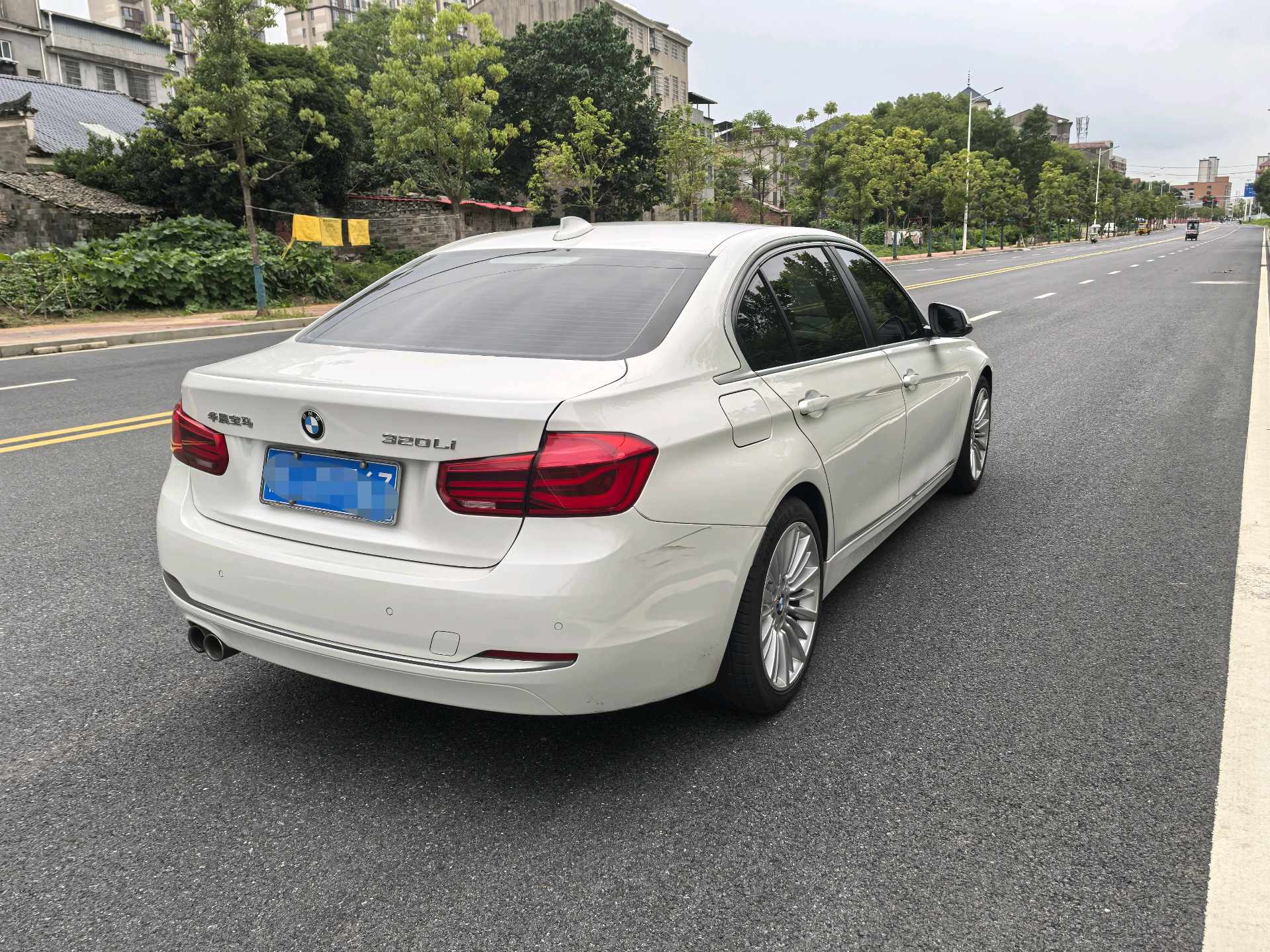 BMW 3 Series 2018 car image #3