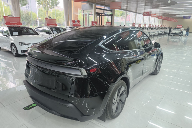 Tesla Model Y 2025 #6 Tesla Model Y 2025 image de voiture #6
