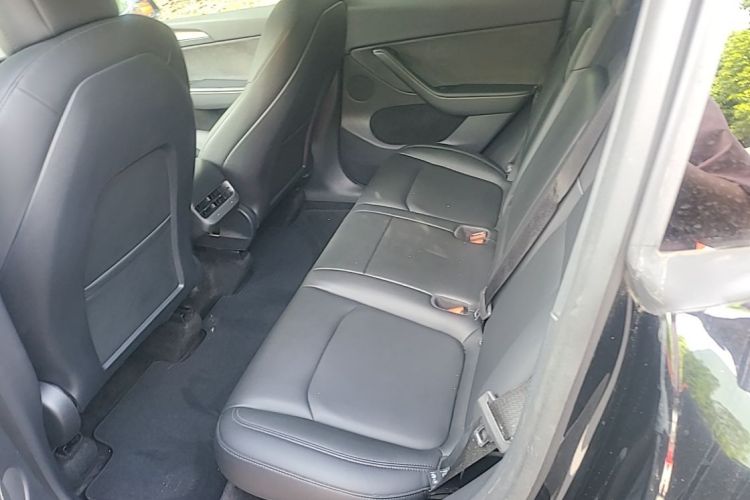 Tesla Model Y 2021 immagine di auto #17