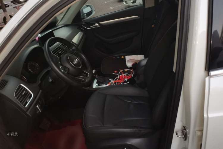 Audi Q3 2016 car image #17