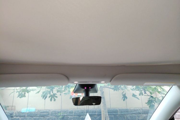 Tesla Model Y 2023 #20 Tesla Model Y 2023 car image #20