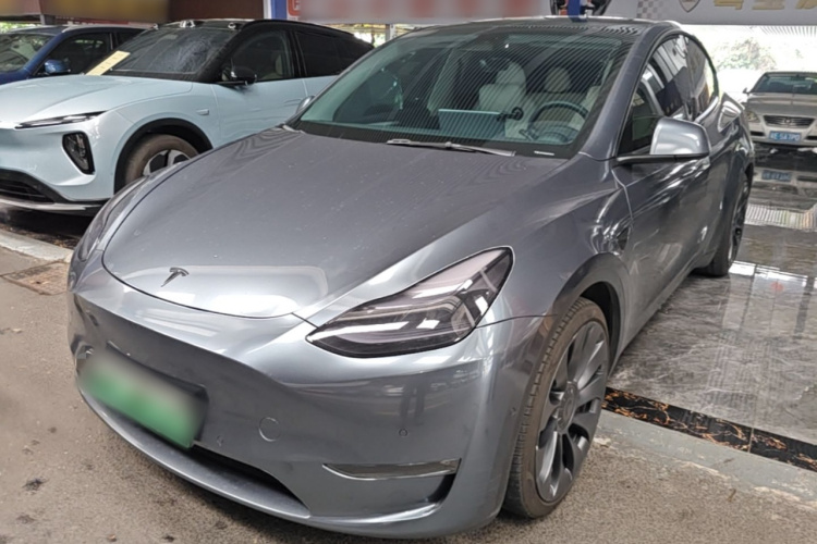 Tesla Model Y 2023 #2 Tesla Model Y 2023 car image #2