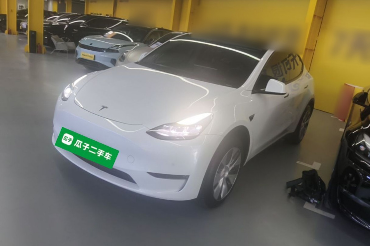 Tesla Model Y 2023 #2 Tesla Model Y 2023 car image #2