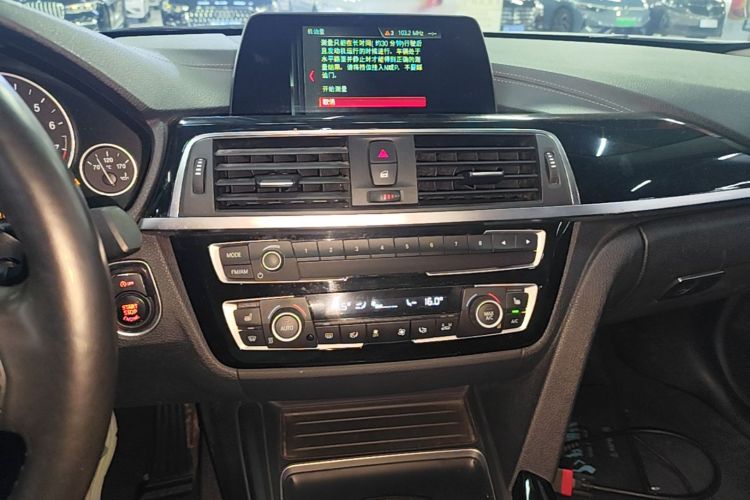 BMW 3 Series 2018 car image #13