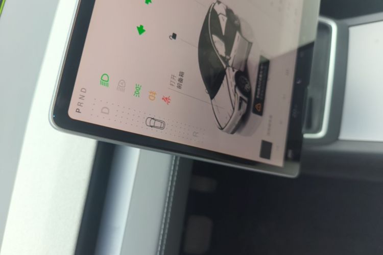Tesla Model Y 2025 #14 Tesla Model Y 2025 car image #14