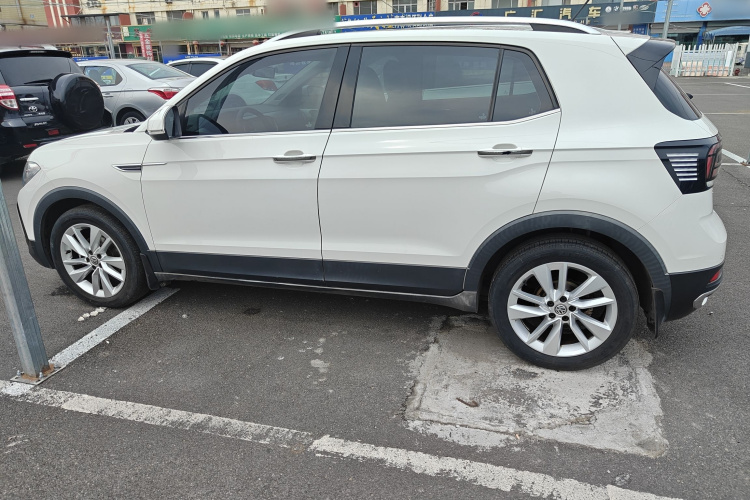 Volkswagen T-Cross 2020 car image #6