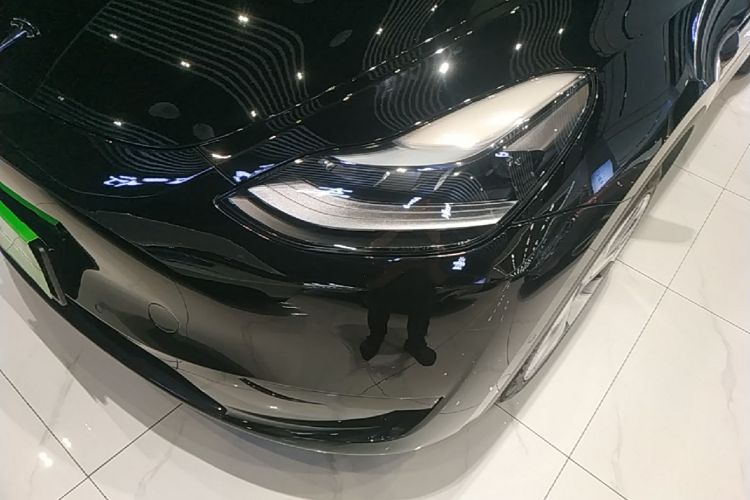 Tesla Model Y 2023 car image #23