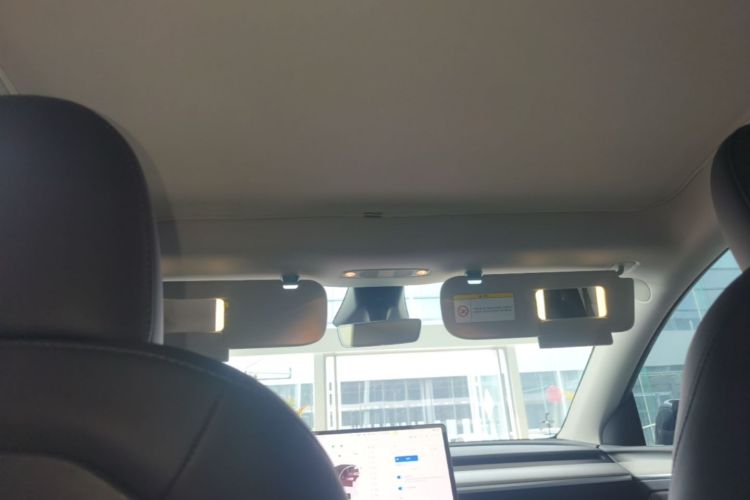 Tesla Model Y 2024 car image #18