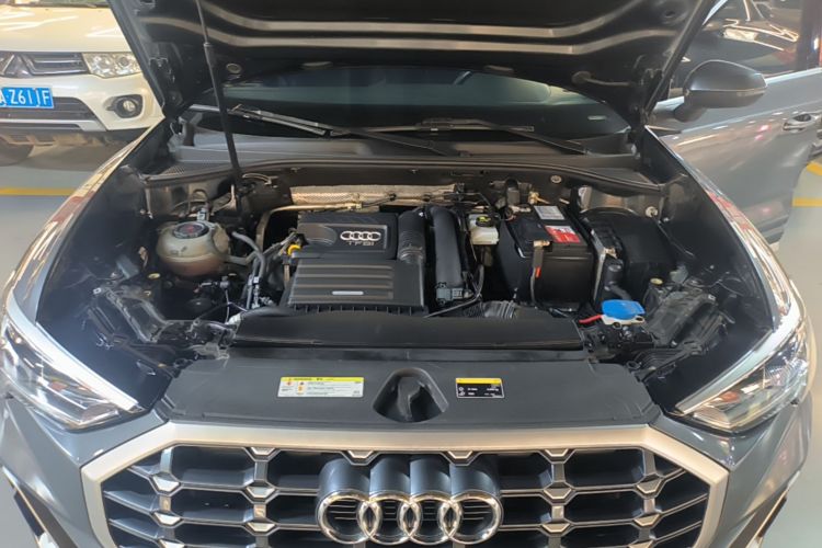 Audi Q3 2019 car image #20