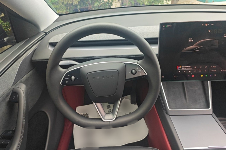Tesla Model Y 2025 #11 Tesla Model Y 2025 immagine di auto #11