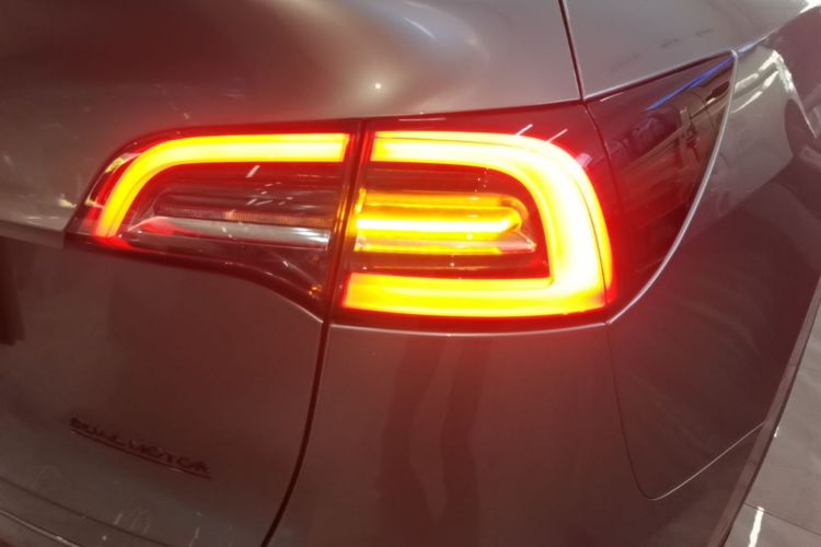 Tesla Model Y 2024 #8 Tesla Model Y 2024 car image #8