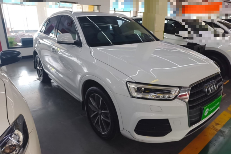 Audi Q3 2018 car image #4