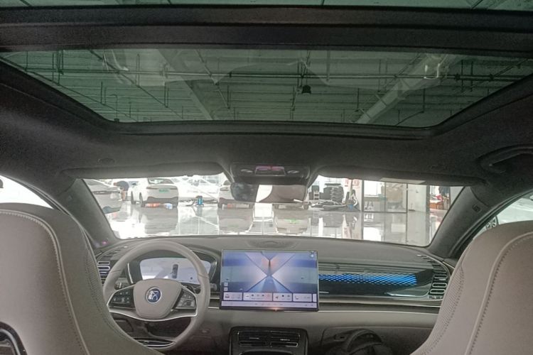 BYD Han 2024 car image #18