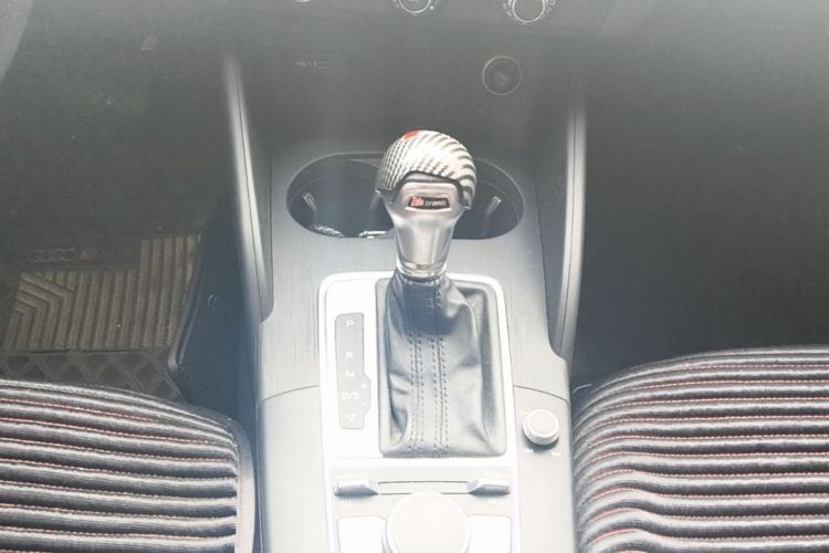 Audi A3 2018 car image #14
