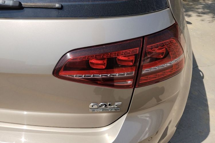 Volkswagen Golf 2017 car image #8