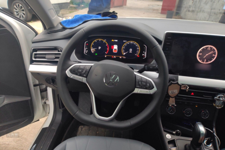 Volkswagen Lavida 2025 car image #12